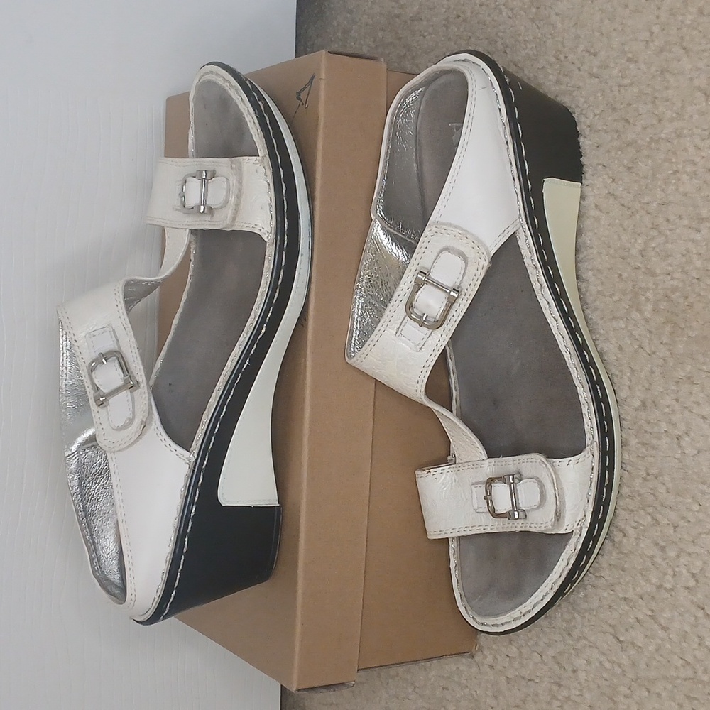 Alegria By PG Lite Wedge Iridescent White Sandals Women's 9/39